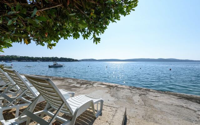 Studio apartment Mihaela - sea view : SA3 Trogir, Riviera Trogir