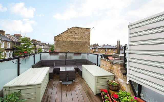 Spacious, Comfortable 2BR Fulham Maisonette