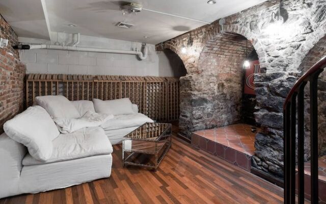 Million-dollar Celebrity Mansion in Old City