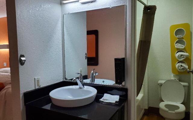 Little Rock Inn & Suites