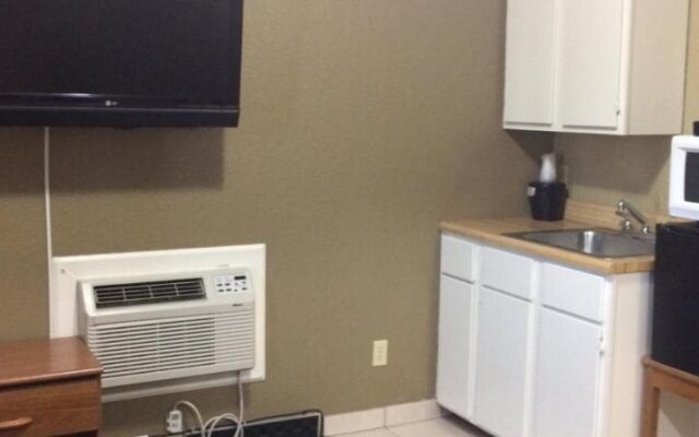 Holland Inn and Suites