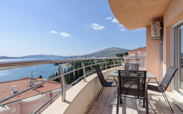 Apartment Pery - 2 bedroom sea view apartment: A1 Trogir, Riviera Trogir