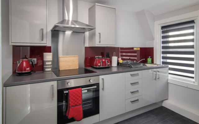 2 Bedrooms Sleeps 6 Near Top Blackpool Attractions