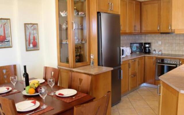 Helen's Sounio Apartments