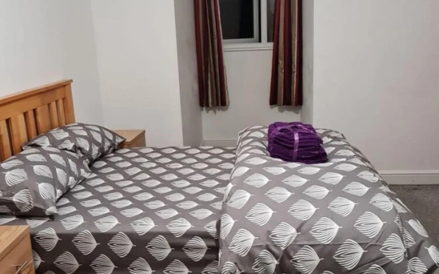 Impeccable 4-bed House Near Manchester City Centre