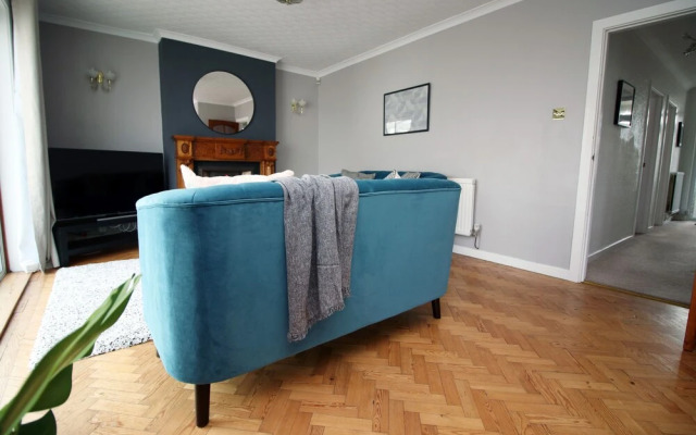 Becky's Bungalow by Tŷ SA - NEW Sleeps 8