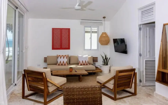 Room in Guest Room - Oceanfront Suite With Kitchenette Stunning Views & Secluded Luxury