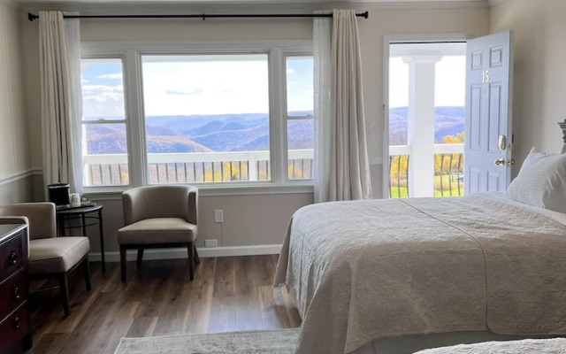 Whitcomb Summit Retreat
