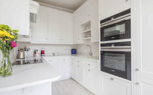 Classic South Kensington Home with Balcony