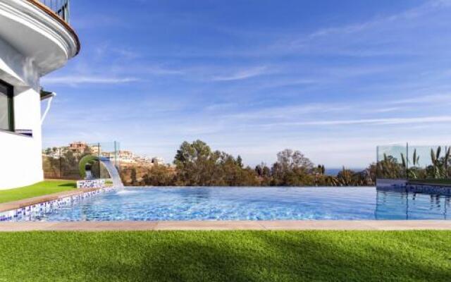N&A Benalmádena Stunning 2bdr Villa with Sea Views