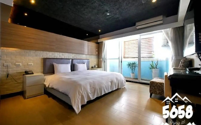R8 Eco Hotel