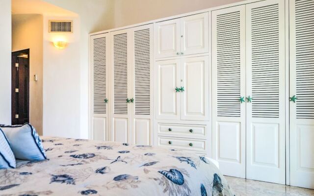 Royal Palms 10 2 Bedroom Condo by RedAwning