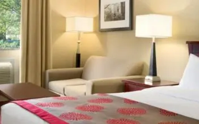 Ramada Toronto Airport