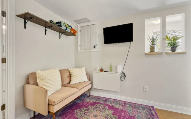 Charming Home in Heart of Downtown Pet Friendly!