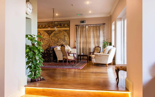 Orestone Manor Hotel