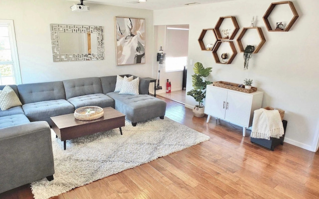 Bellflower Breeze Charming 3 BDR in Long Beach!