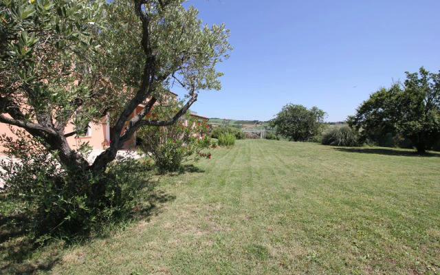 Villa Diana, Marche - intera struttura con piscina