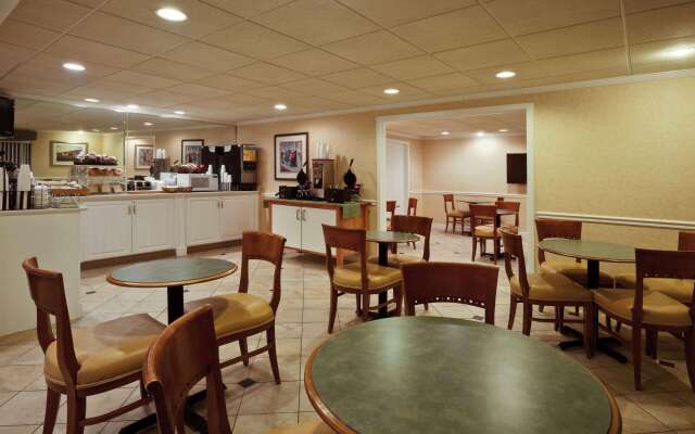 La Quinta Inn & Suites by Wyndham Tampa Fairgrounds - Casino