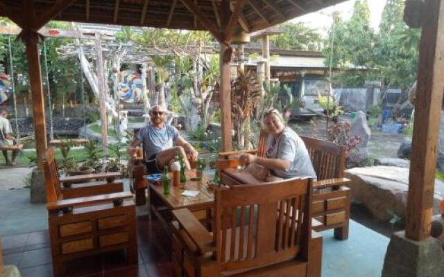 Sunrise Lodge & Lounge