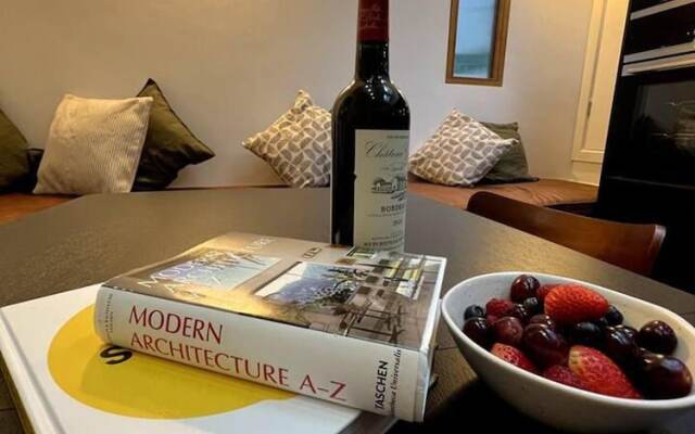 Design led 1 Bedroom Flat in Buzzing Queens Park