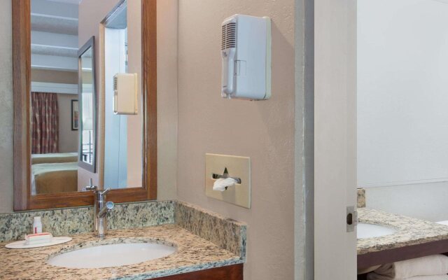 Travelodge by Wyndham Lakeland