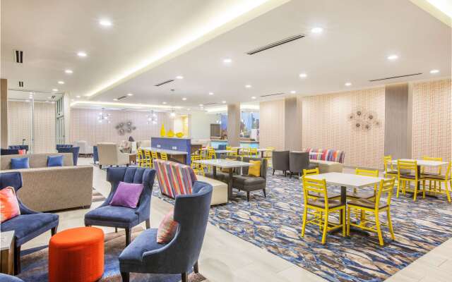 La Quinta Inn & Suites by Wyndham Dallas Duncanville