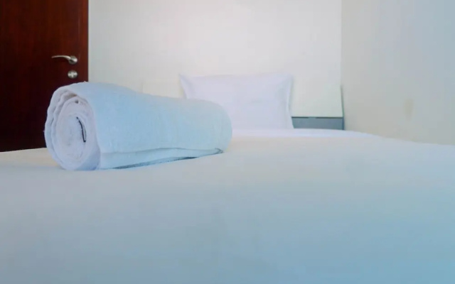 Lavish 2BR Apartment at Grand Sungkono Lagoon – Guest Rooms – Surabaya