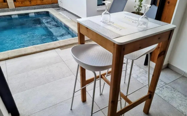 2 charmants LOFTS avec piscine