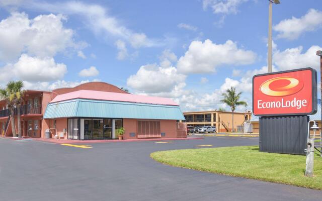 Econo Lodge North