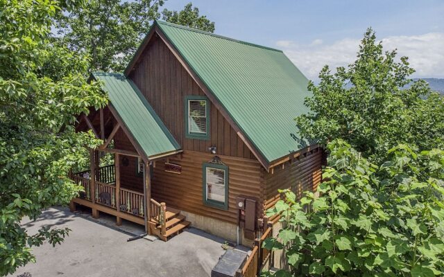 Majestic Mountain View by Heritage Cabin Rentals