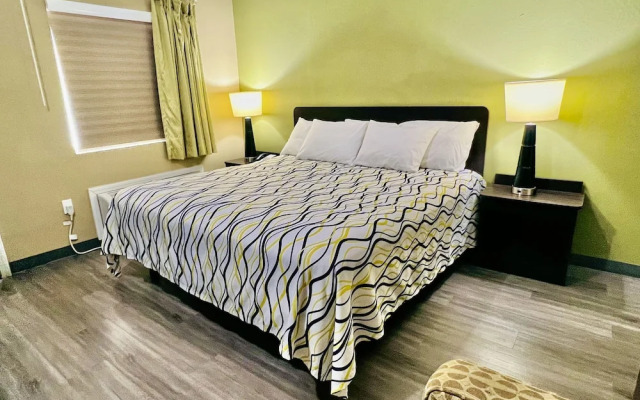 Deluxe Inn & Suites By OYO Miami OK