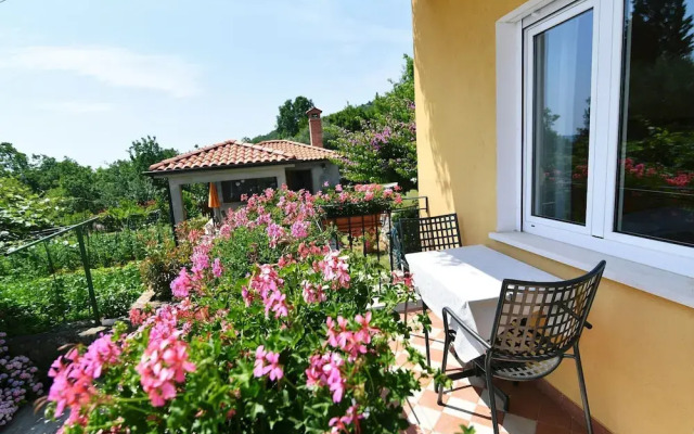 Scenic Retreat Rooms and Family Apartment