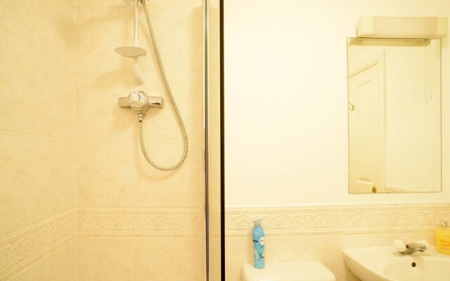 JOIVY Gorgeous Stockbridge Apt With Underground Parking