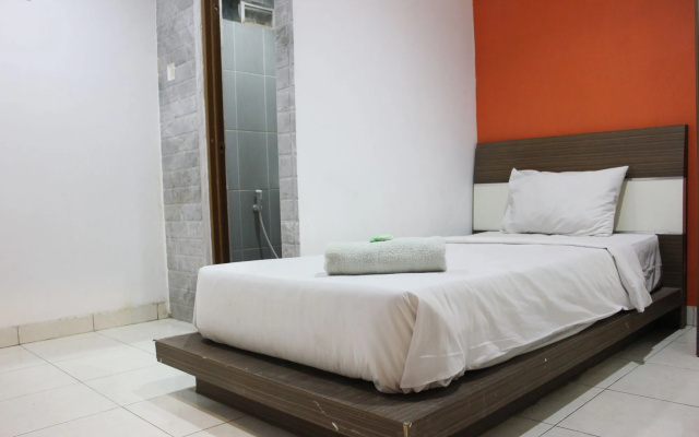 OYO 1251 Residence 8