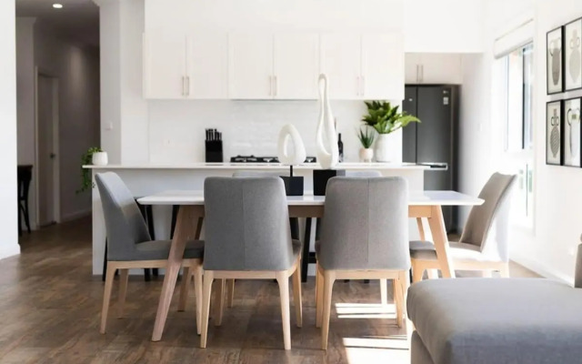 Hideaway on Curran - Modern & Comfy Retreat in CBD Firepit