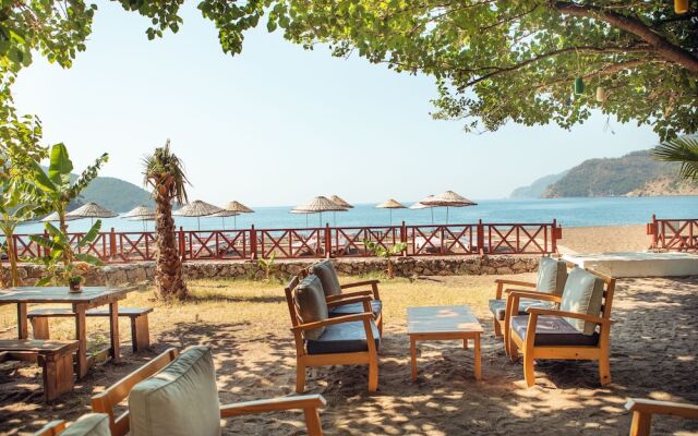 Eden Bungalows and Beach