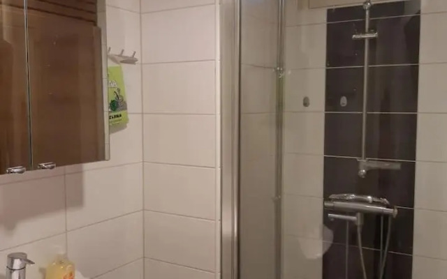 Pieni moderni saunallinen kaksio keskustan lähellä
