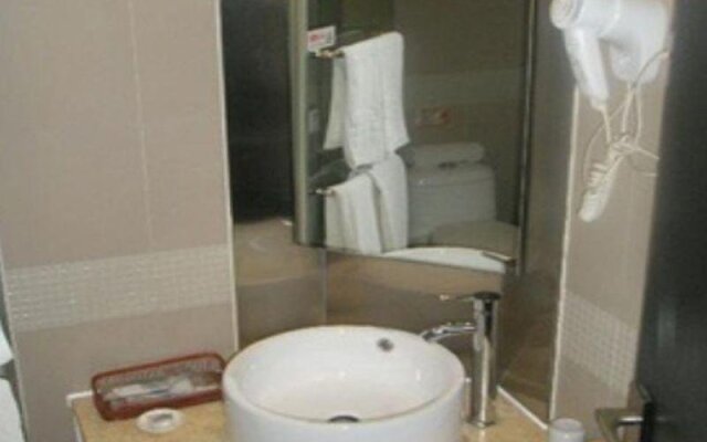 Home Inn Selected (Tianjin Railway Station, Jinwan Square Metro Station)