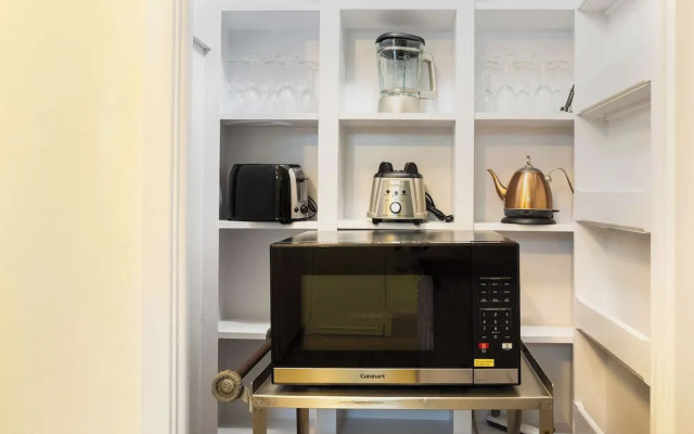 Mariposa Monarch Walk to River