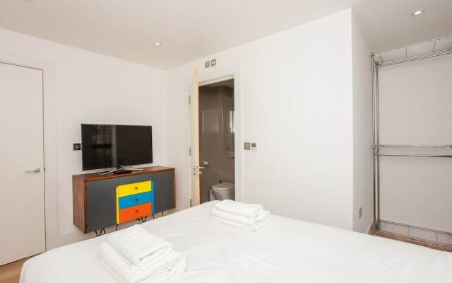 Three Bedroom Flat In Shoreditch With Large Balcony