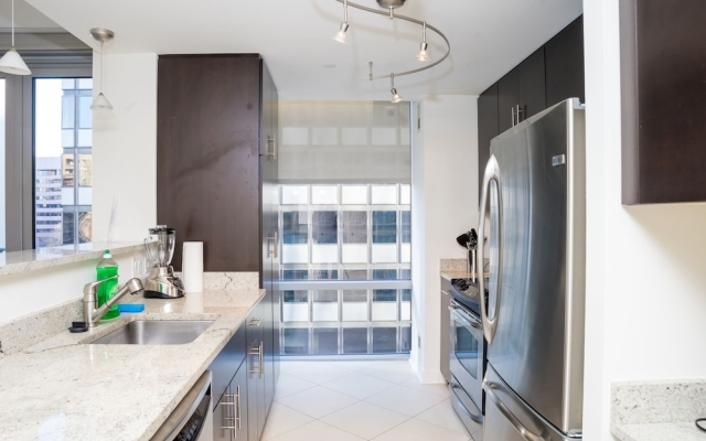 Modern 2BR Apt in Crystal City Arlington