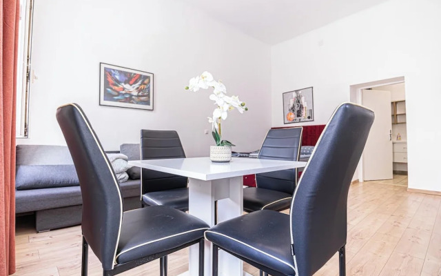 Large 5BR Central Flat Near Augarten