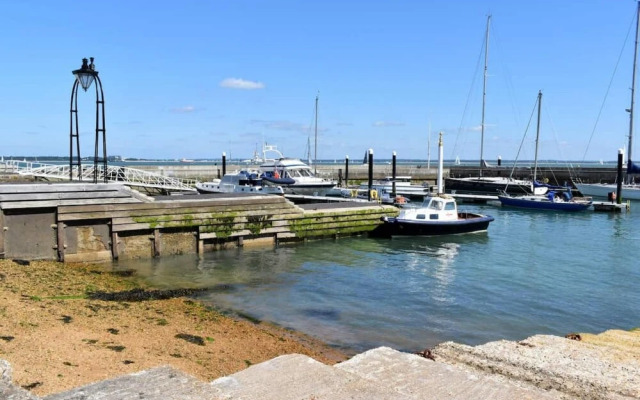 Vernon House Sleeps 8 in Old Cowes