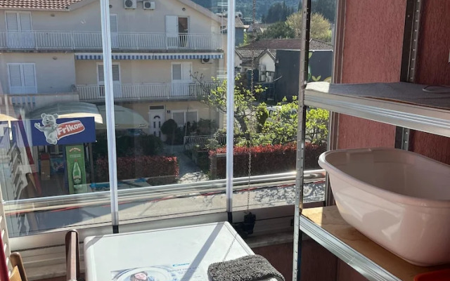 Modern Seaside Apartment With Balcony - Erika