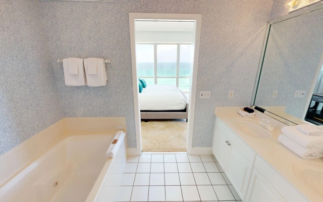 Oceania 807 3 Bedroom Condo by RedAwning