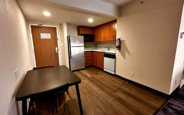 Newmarket Hotel & Suites