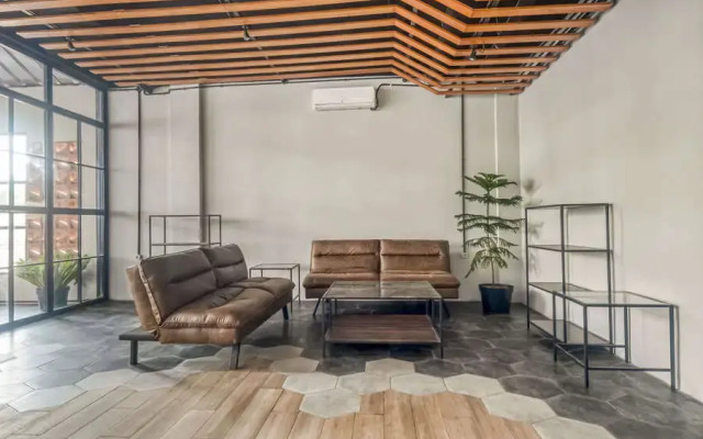 Urbanview Caverna Gandaria by RedDoorz