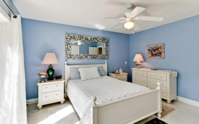 Seas The Day - 522 Bayview