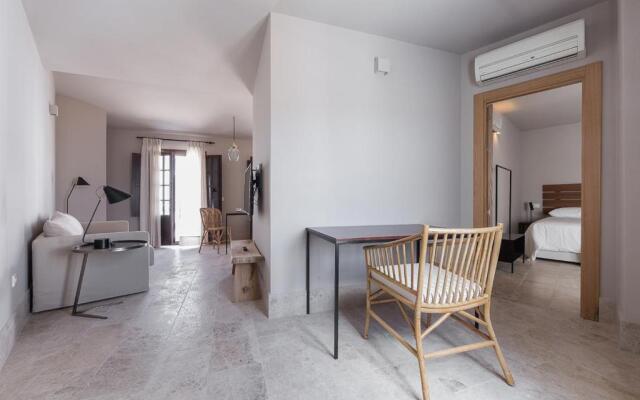 Chacon Apartments  Suites