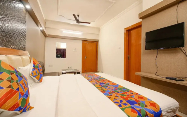 FabHotel Neena Palace